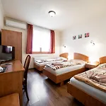 Bed & Breakfast Szenti Vendeghaz Ráb