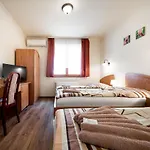 Szenti Vendeghaz Bed & Breakfast