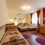Szenti Vendeghaz Bed & Breakfast 3*