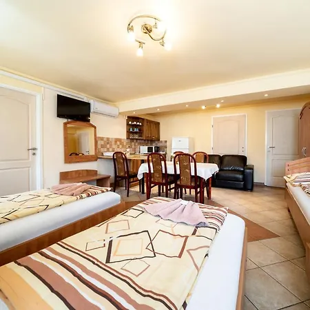 Bed & Breakfast Szenti Győr