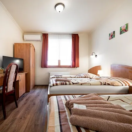 Szenti Vendeghaz Bed & Breakfast