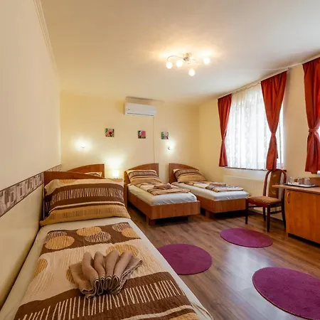 Szenti Bed & Breakfast 3*