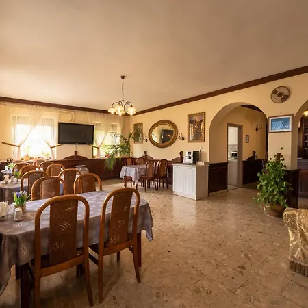 Szenti Bed & Breakfast 3*