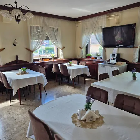 Szenti Vendeghaz Bed & Breakfast 3*