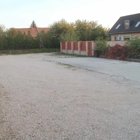 Szenti Bed & Breakfast 3*