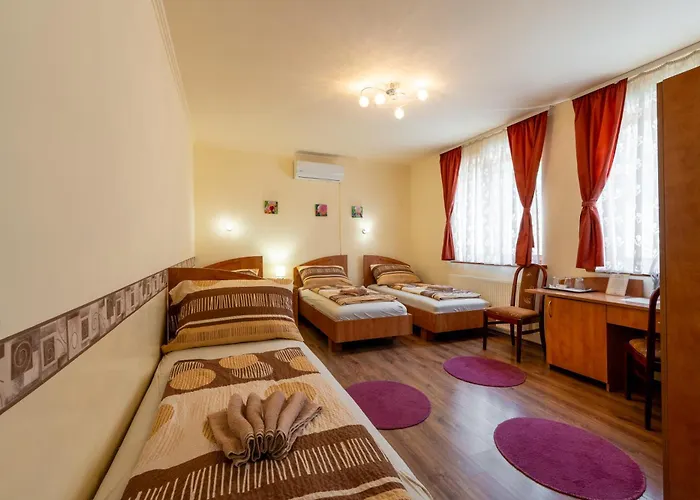 Szenti Vendeghaz Oda ve Kahvaltı 3*